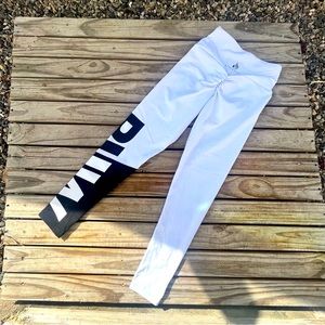 RYDERWEAR white booty scrunch leggings 🧘🏼‍♀️